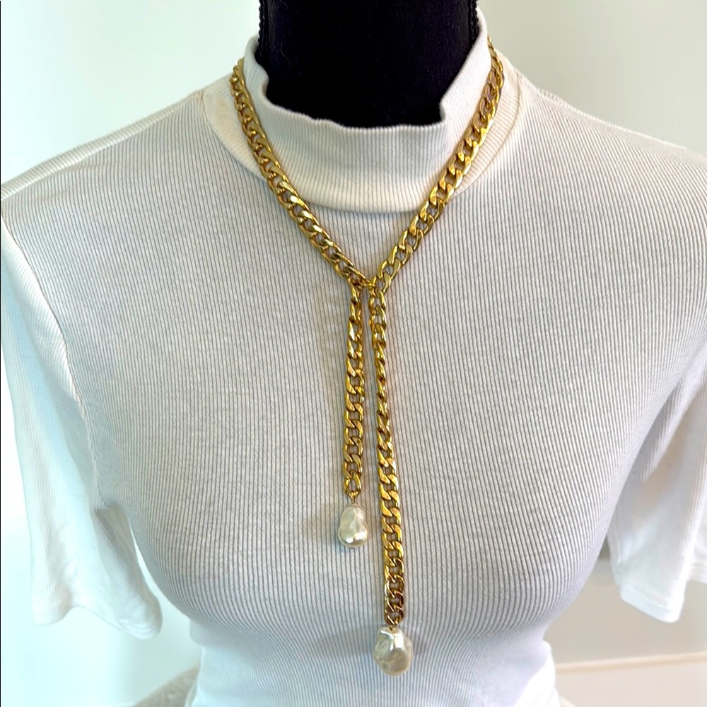 Elegant Gold Chain Necklace with Pearl Accents
